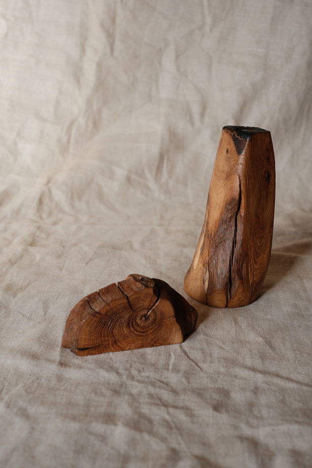 Ваза высокая дубовая