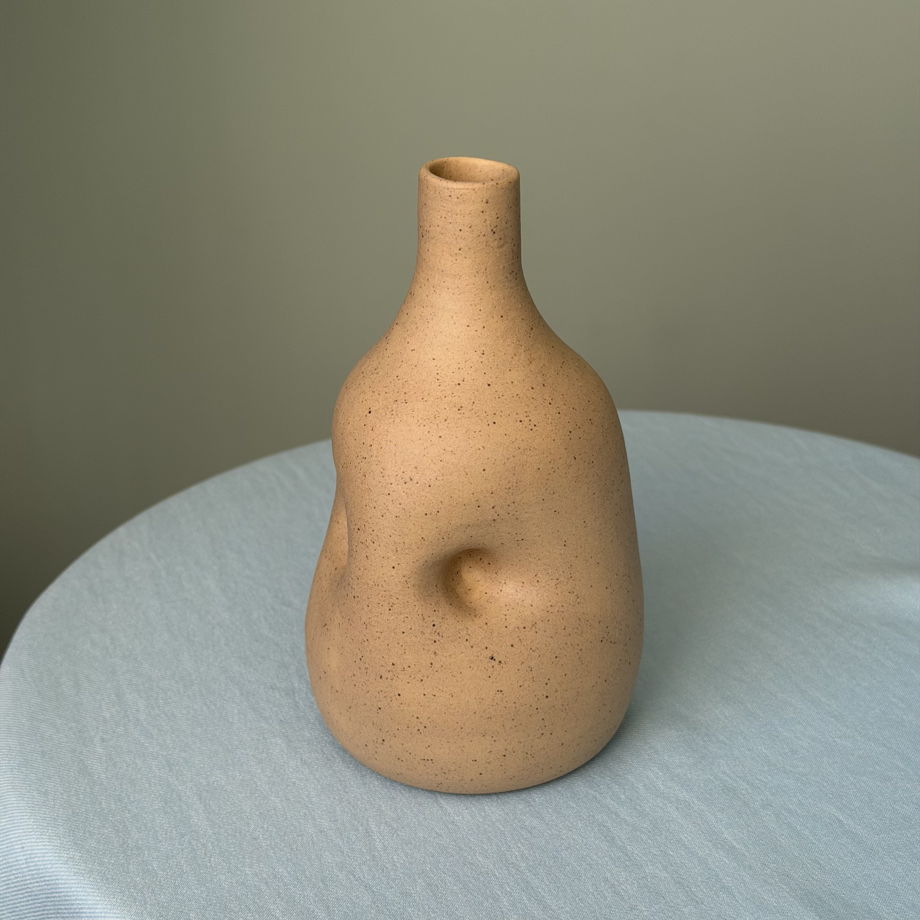 Ваза-бутылка бежевая ручной работы "Песок"