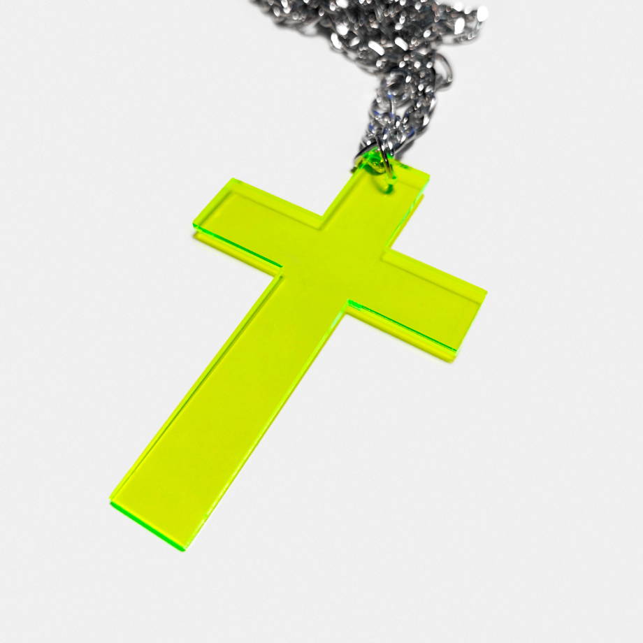 Подвеска в виде крестика - символ веры и духовности