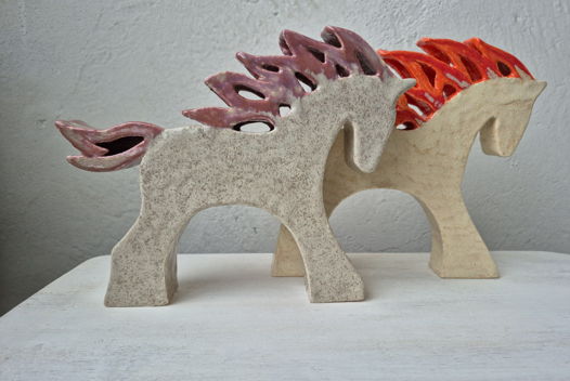 Скачущие лошадки. Керамика.