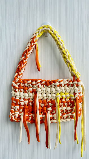 Вязаная сумка багет из хлопка с металлической застежкой-кнопкой цвет желтый/оранжевый