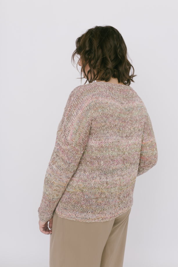 Летний свитер с пайетками, связан вручную