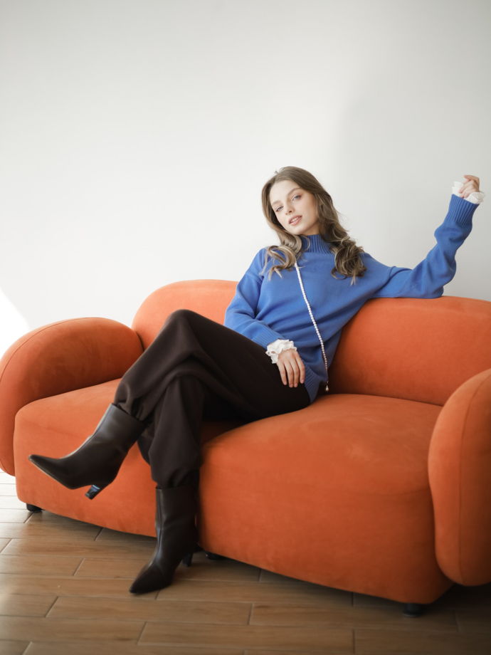 Свитер синий с воротником