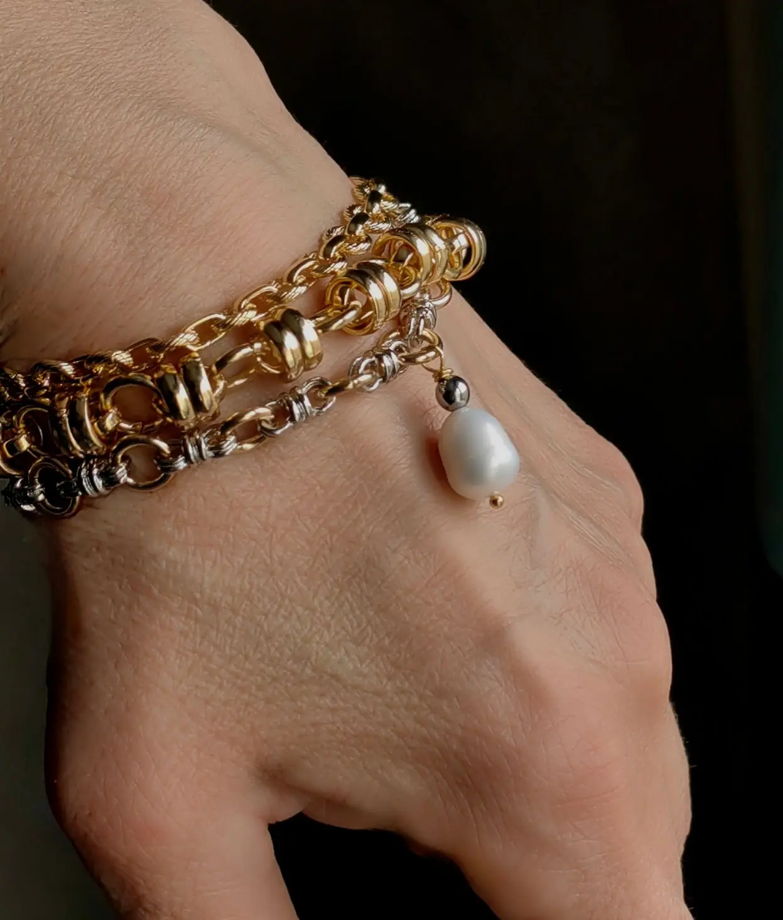 Трехслойный браслет с барочной жемчужиной