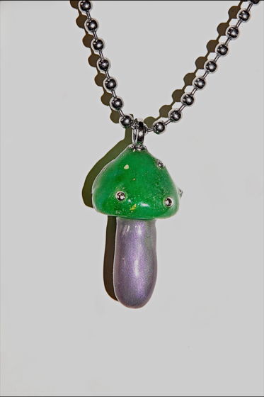 Разноцветный кулон-гриб ручной работы «Пиклз»