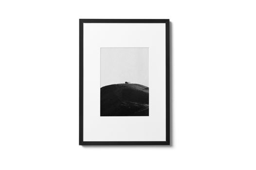 "Машина на холме" / Чёрно-белая авторская фотография, 20x30 см