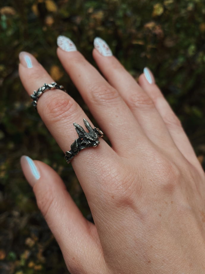 «Заяц в листьях» серебряное кольцо