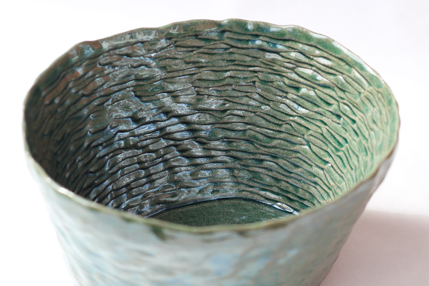 Ваза керамическая интерьерная ручной работы, глянцево-зеленое