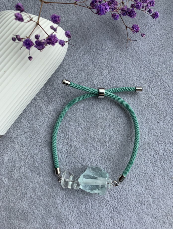 Браслет с аква кварцем и горным хрусталем «Горная бирюза»