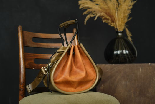 Кожаная сумка-мешок Оливковый + Рыжий цвет Размер S "Bucket bag"