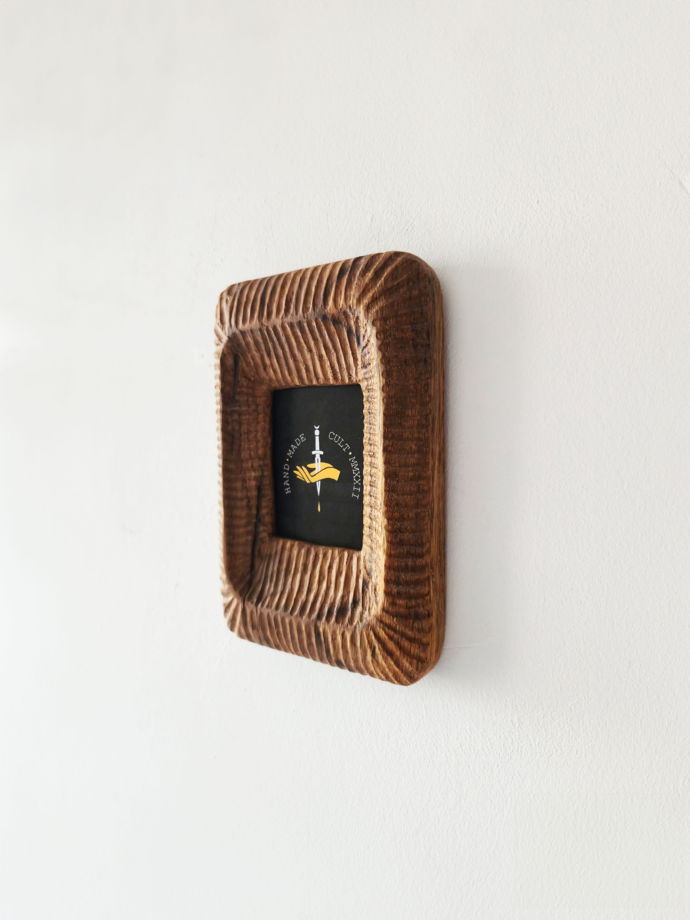 Резная рамка из дуба