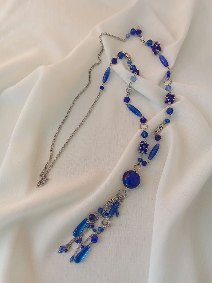 Длинный сотуар из синих стеклянных бусин "Синева"