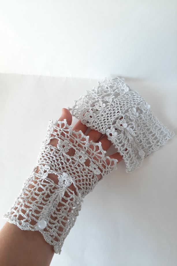 Ажурные манжеты вязаные из хлопка с люрексом светло-серые