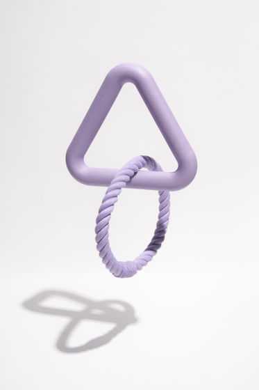 "Не просто треугольник" игрушка для собак крупных и средних пород в цвете "Фиолетово"