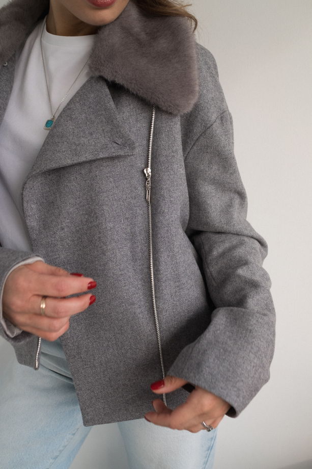 Фланелевое полупальто-косуха "БЭТ" светло-серого цвета с вышивкой