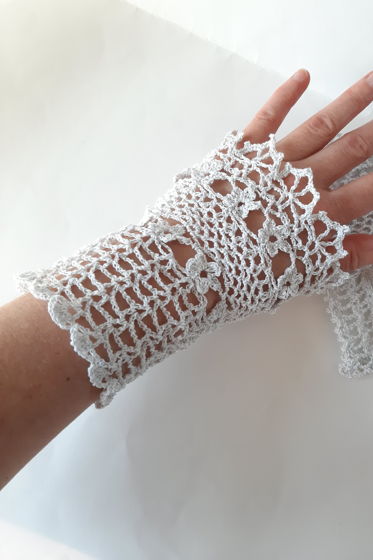 Ажурные манжеты вязаные из хлопка с люрексом светло-серые