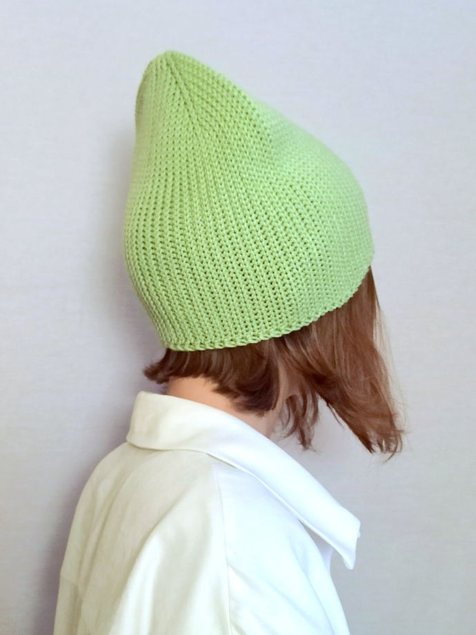 Зеленая вязаная шапка унисекс из шерсти мериноса и натурального шелка ручной работы