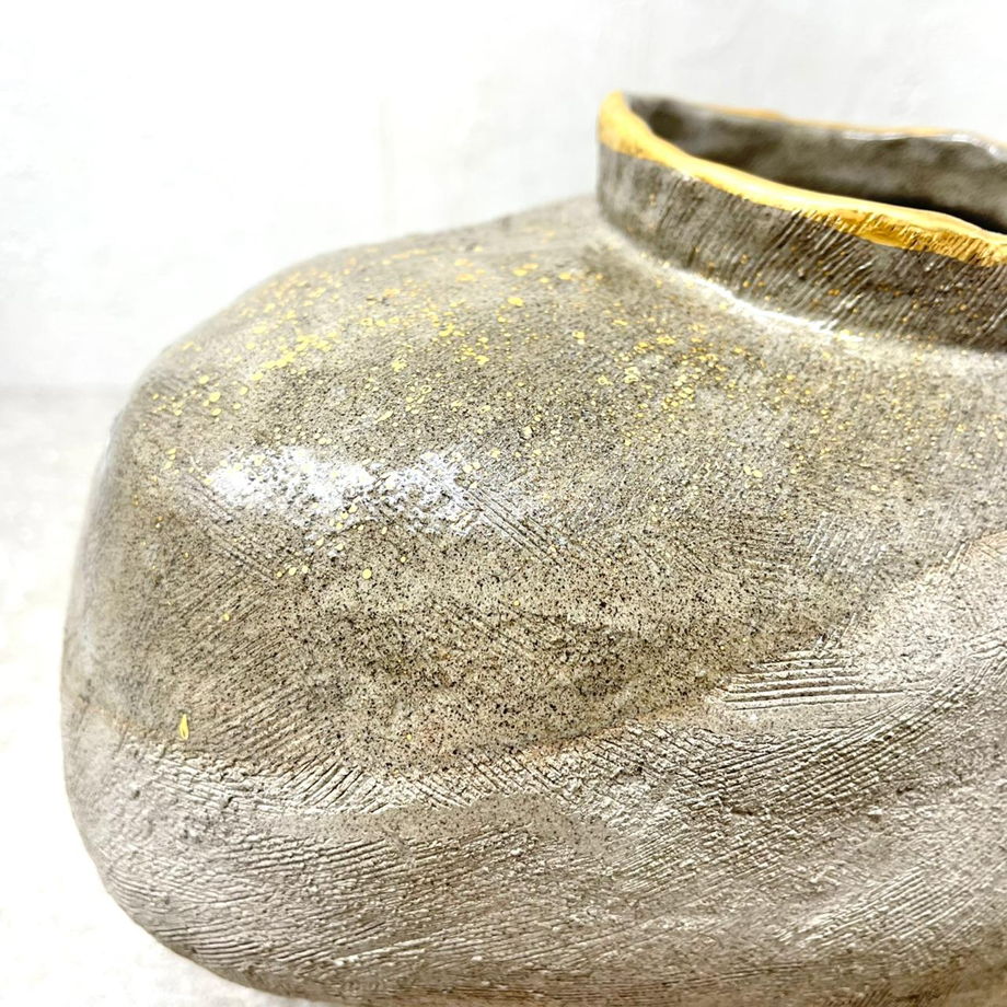 Ваза ручной работы из керамики "Каменное сердце"