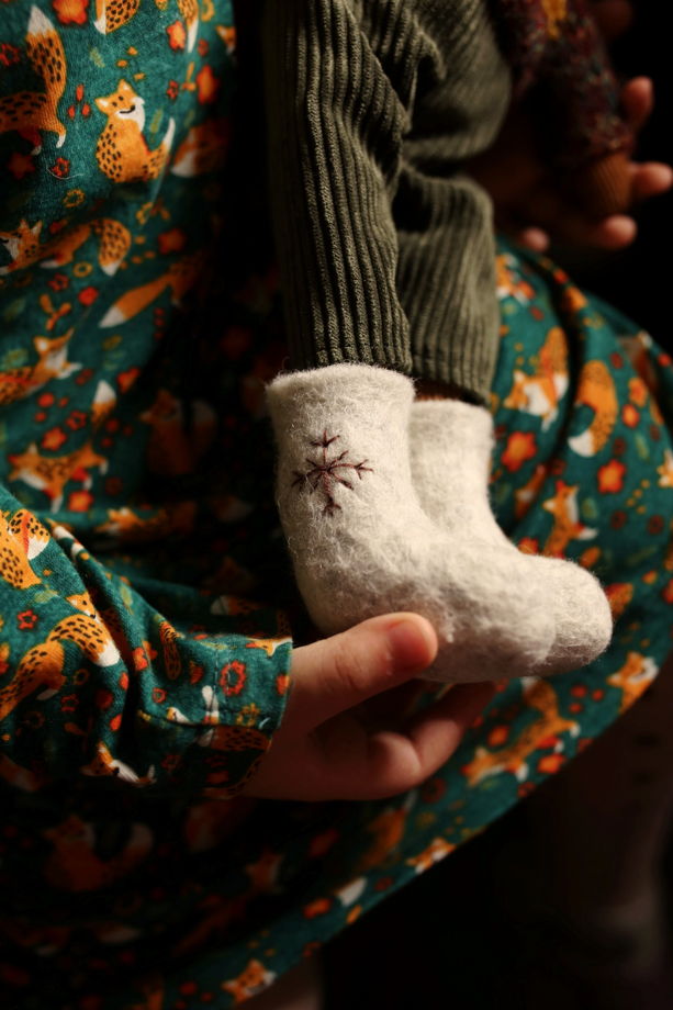 Мягкая игрушка: "Лис зимний"в валенках и свитере. Подарок на Новый год.