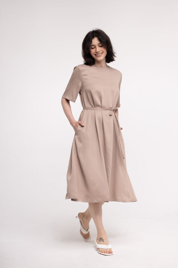 Свободное платье из легкой вискозы цвет кофе с молоком, размеры XS S M
