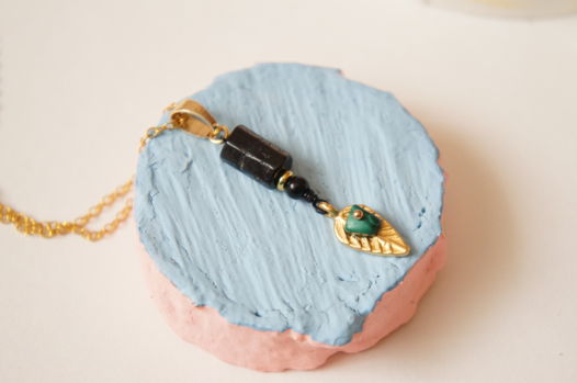 Позолоченный кулон черный турмалин шерл малахит лист