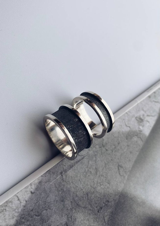 Серебряное кольцо «Prosecco»  с чернением 6мм ручной работы.