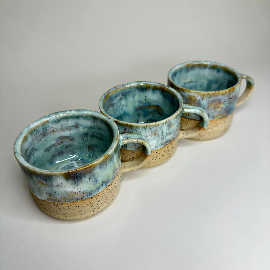 Чашка ручной работы с зеленой эффектарной глазурью, коллекция "933"