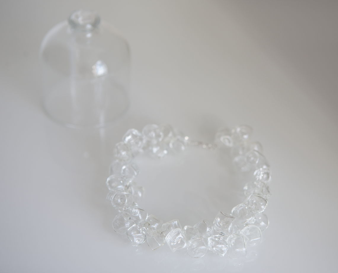 Ожерелье из стеклянных бусин-кубиков "Невесомость"
