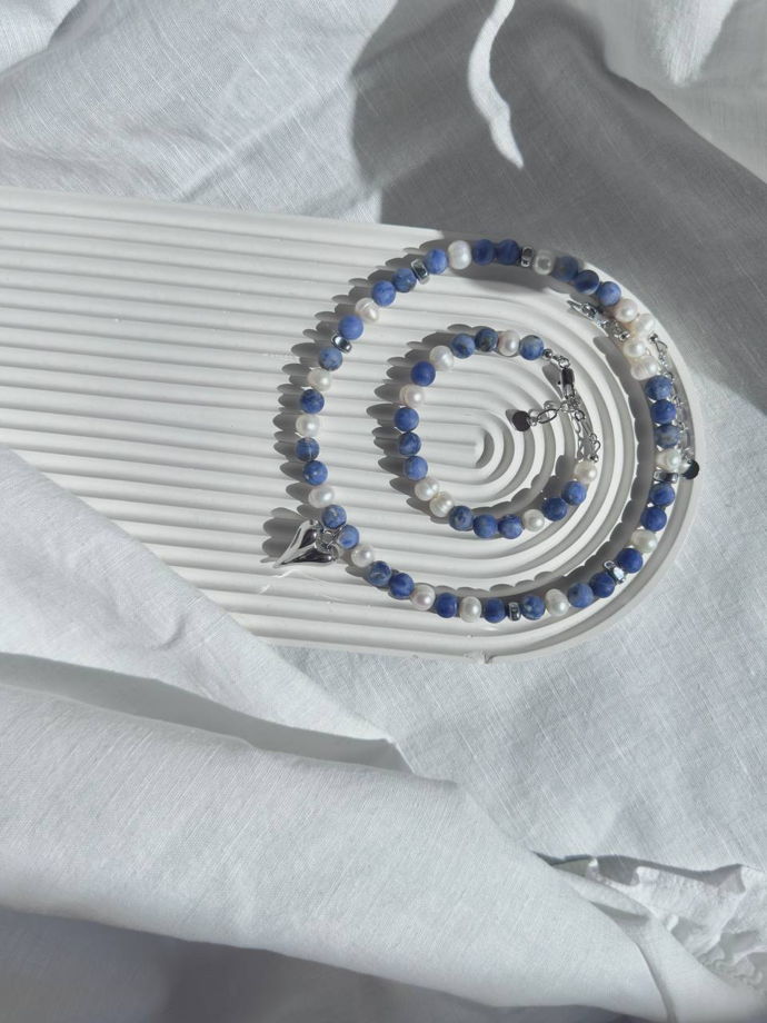 Ожерелье из матового содалит и жемчуга