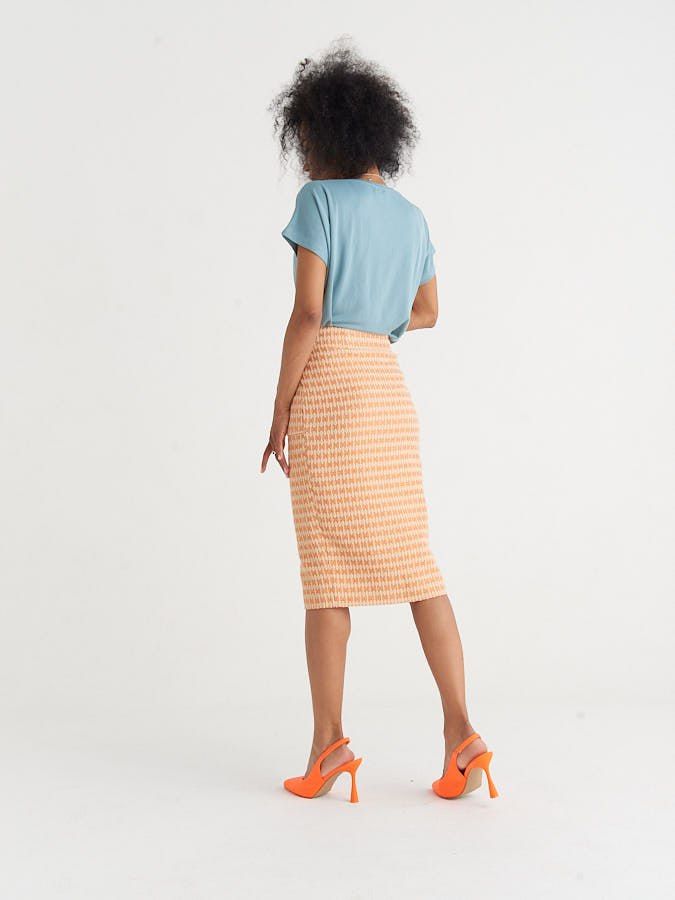 Оранжевая юбка с атласным подкладом