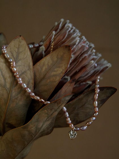 Жемчужное ожерелье с двусторонней подвеской "Брызги на коже Гесперид"