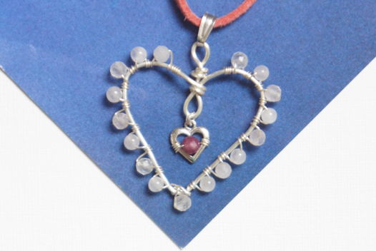 Кулон два сердца плетеный из проволоки wire wrapped розовый кварц рубин