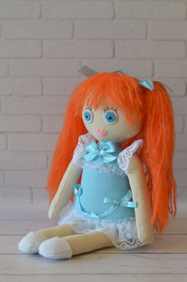 Мягкая текстильная кукла