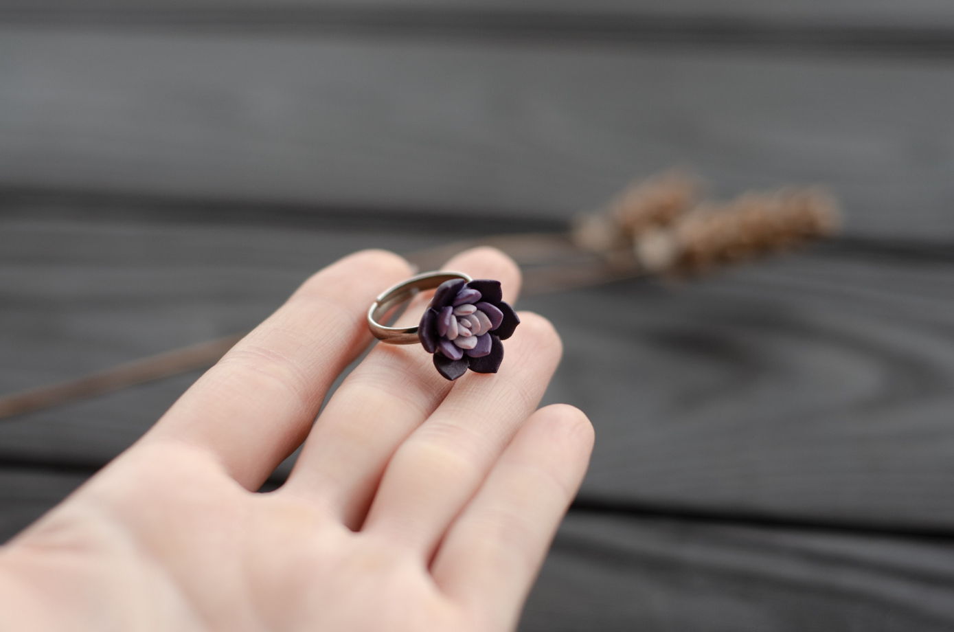 Кольцо с фиолетовым суккулентом