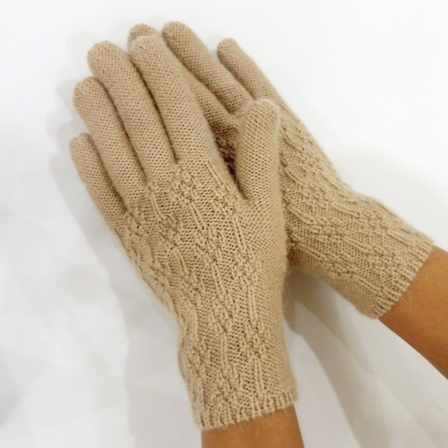 Зимние женские перчатки бежевого цвета , шерсть мериноса50% шерсть альпака50%