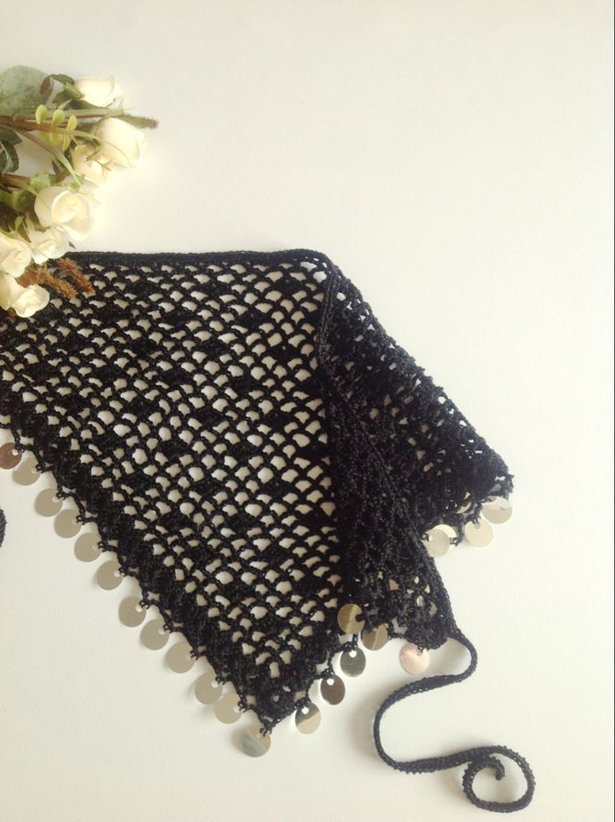 Косынка вязаная с пайетками чёрная