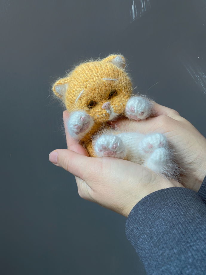 Вязаная игрушка реалистичный котёнок на заказ