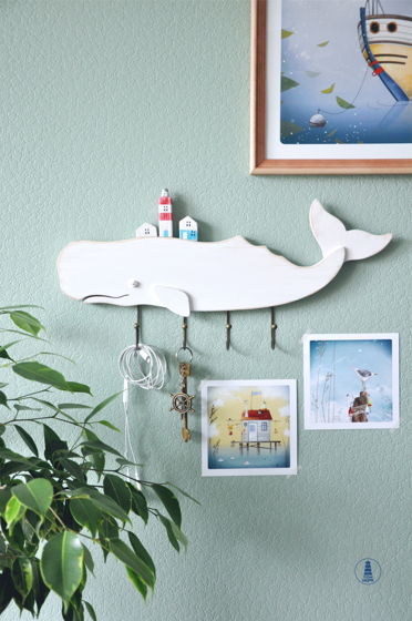 Белый кит с домиками