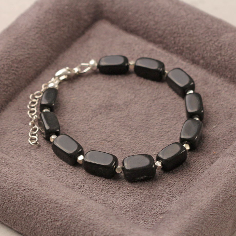 Браслет из черного нефрита и серебра 925 пробы.