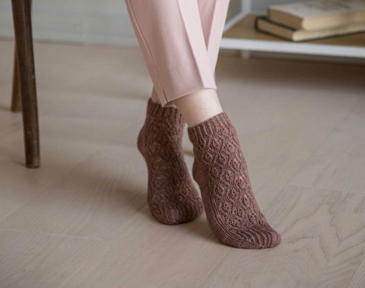 Женские укороченные розовые ажурные носки из мериноса с яком