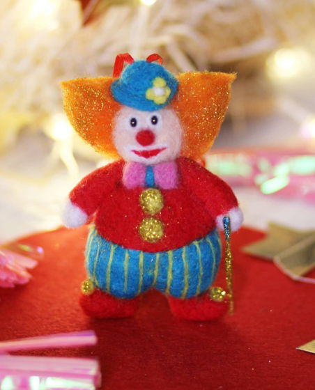 Елочная игрушка Клоун цирковой, ручной работы из шерсти