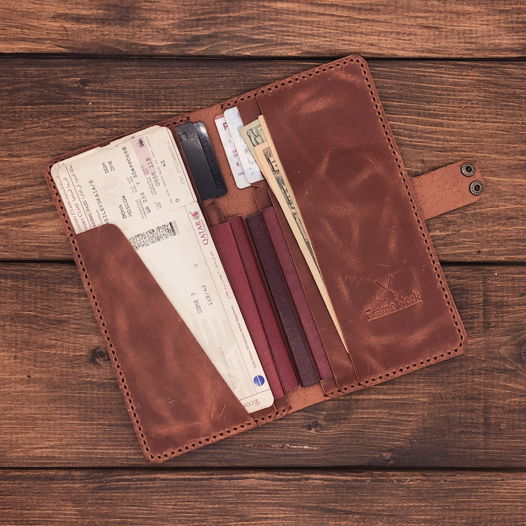 Тревел-холдер из натуральной кожи Патонг на 4 паспорта. Цвет - виски