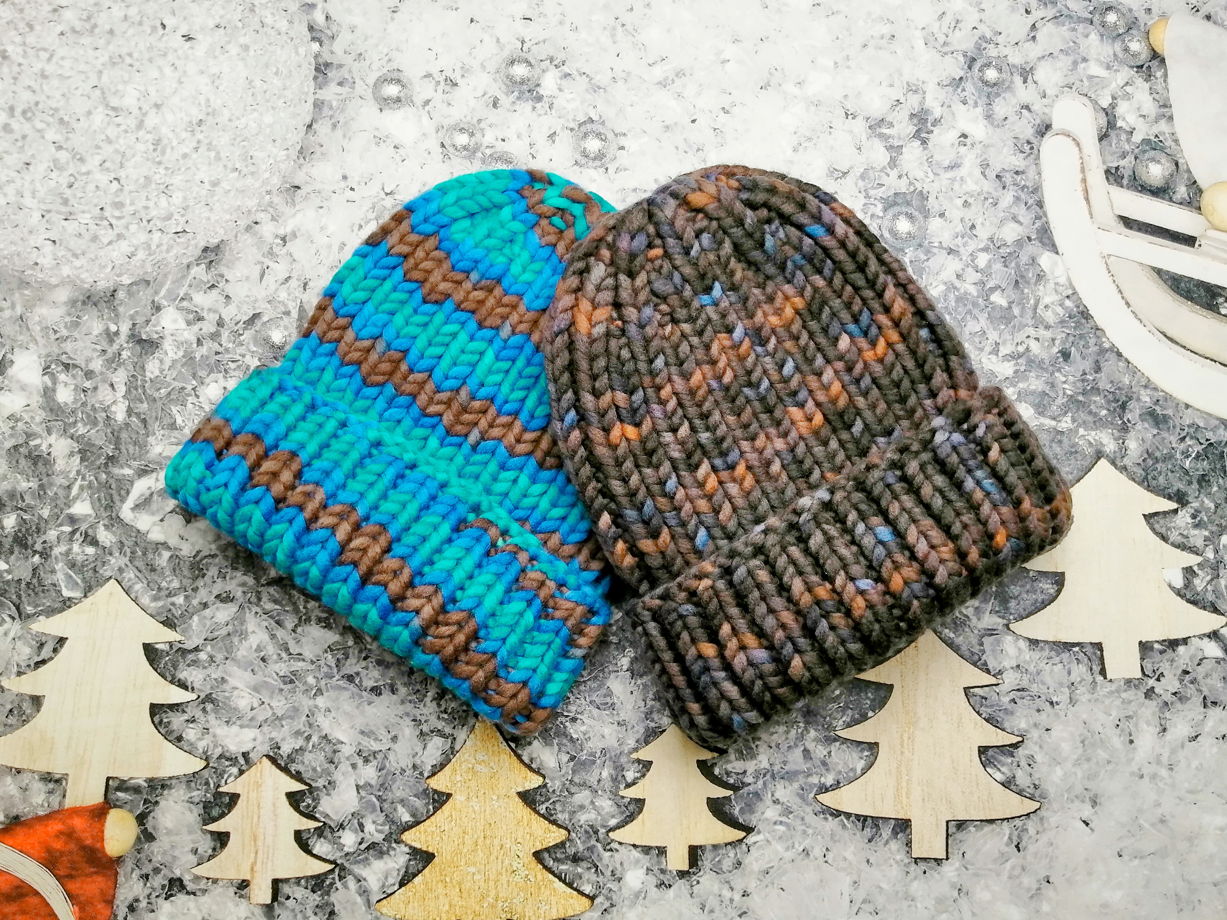 Зимняя вязаная шапка крупной вязки из толстой пряжи