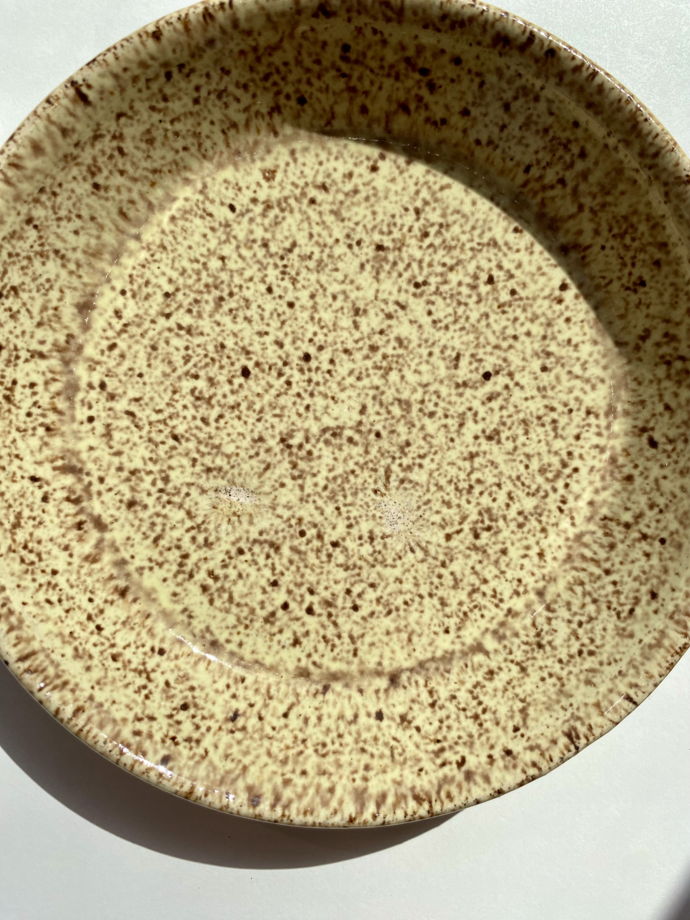 Тарелка керамическая в песочном цвете