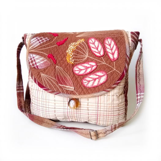 Женская сумка ручной работы из канваса с аппликацией и вышивкой