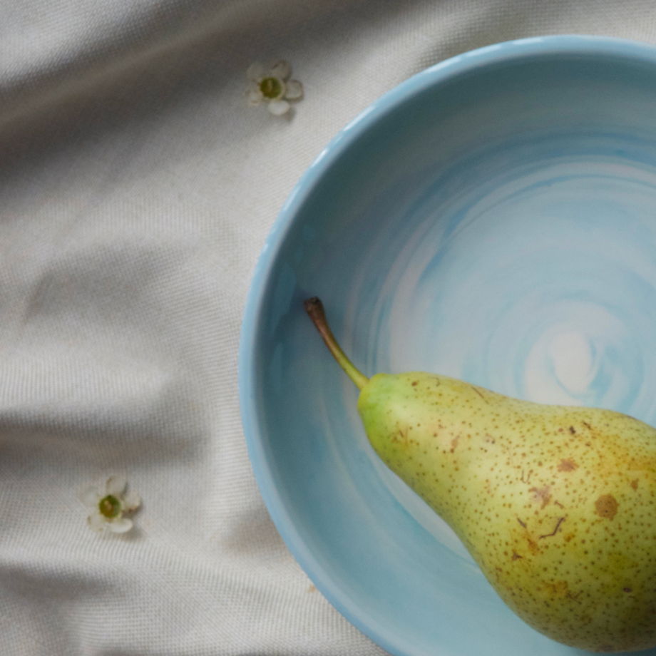 Тарелка глубокая бело-голубая, "Нерияги"