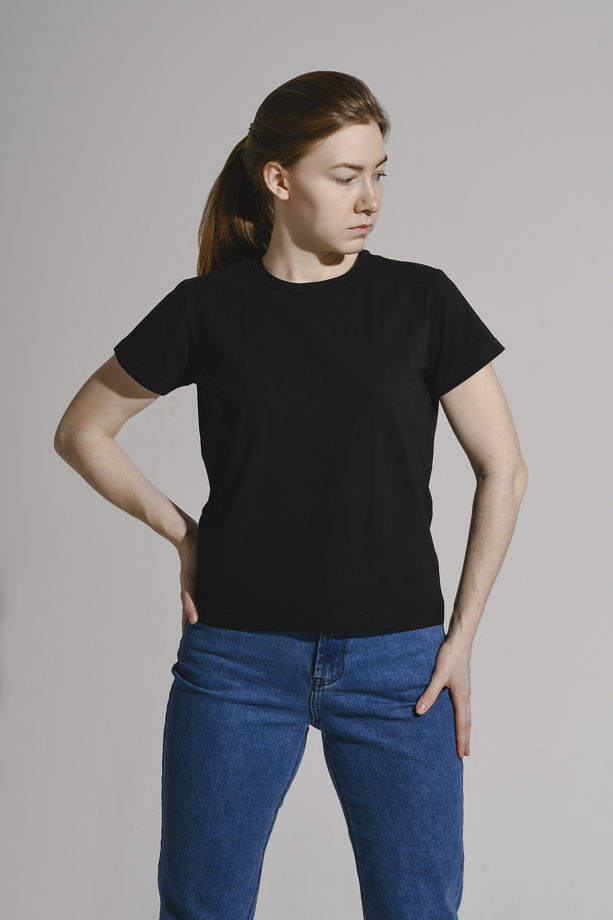 Базовая черная футболка REGULAR FIT T-SHIRT in black