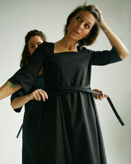 Платье-трансформер с квадратным вырезом в черном цвете