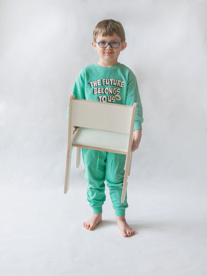 Комплект белой детской мебели стол и стул Киддис