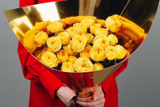 Монобукет из жёлтых пионовидных роз "Злата"